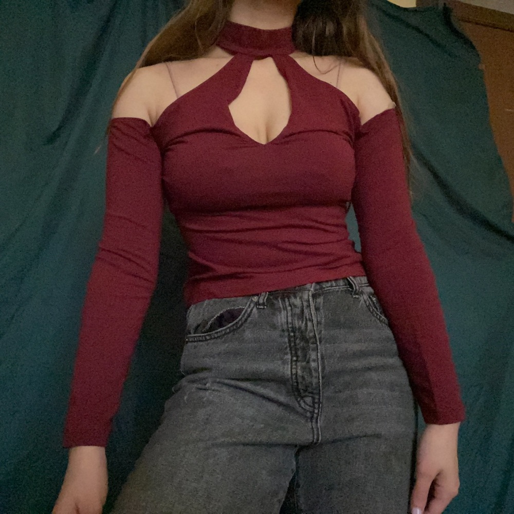 red keyhole american appearl top